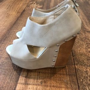 Chinese Laundry tan wedges 7.5 like new